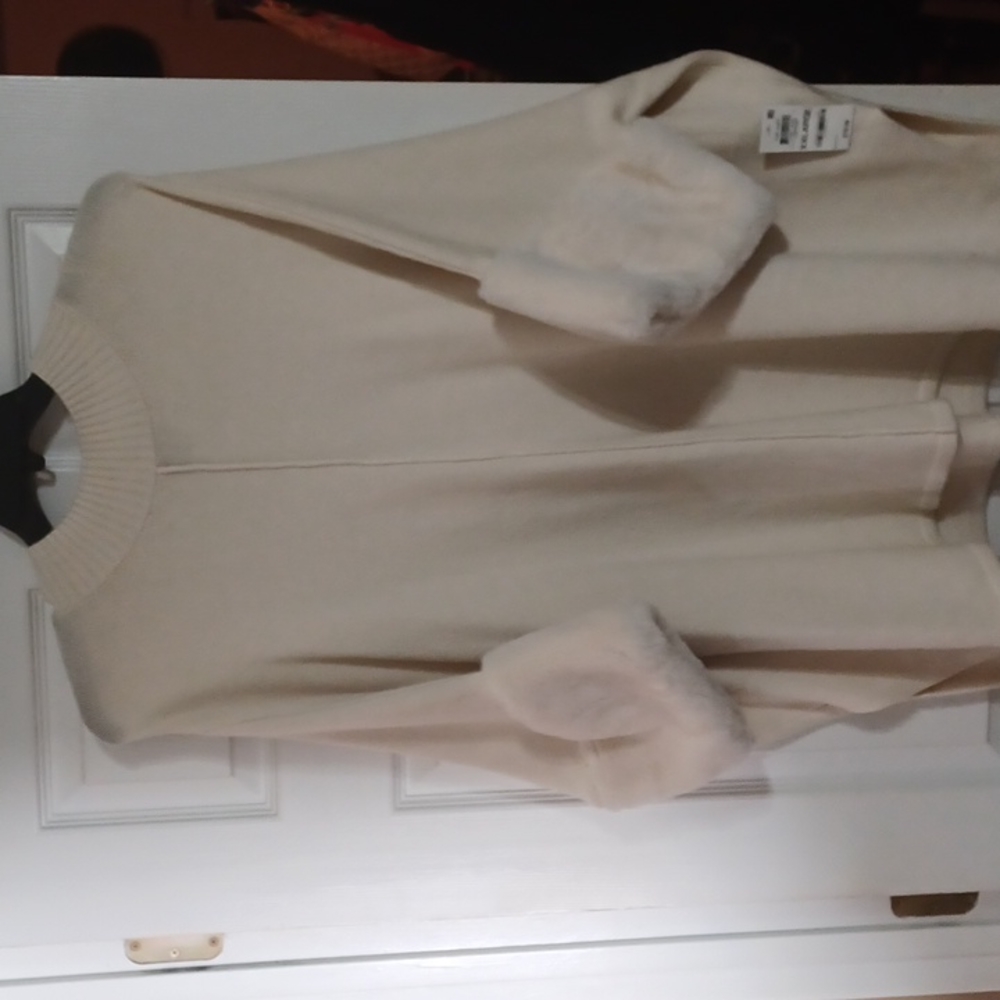 Woman fur cuff pull over sweater New pure Ivory size XXL